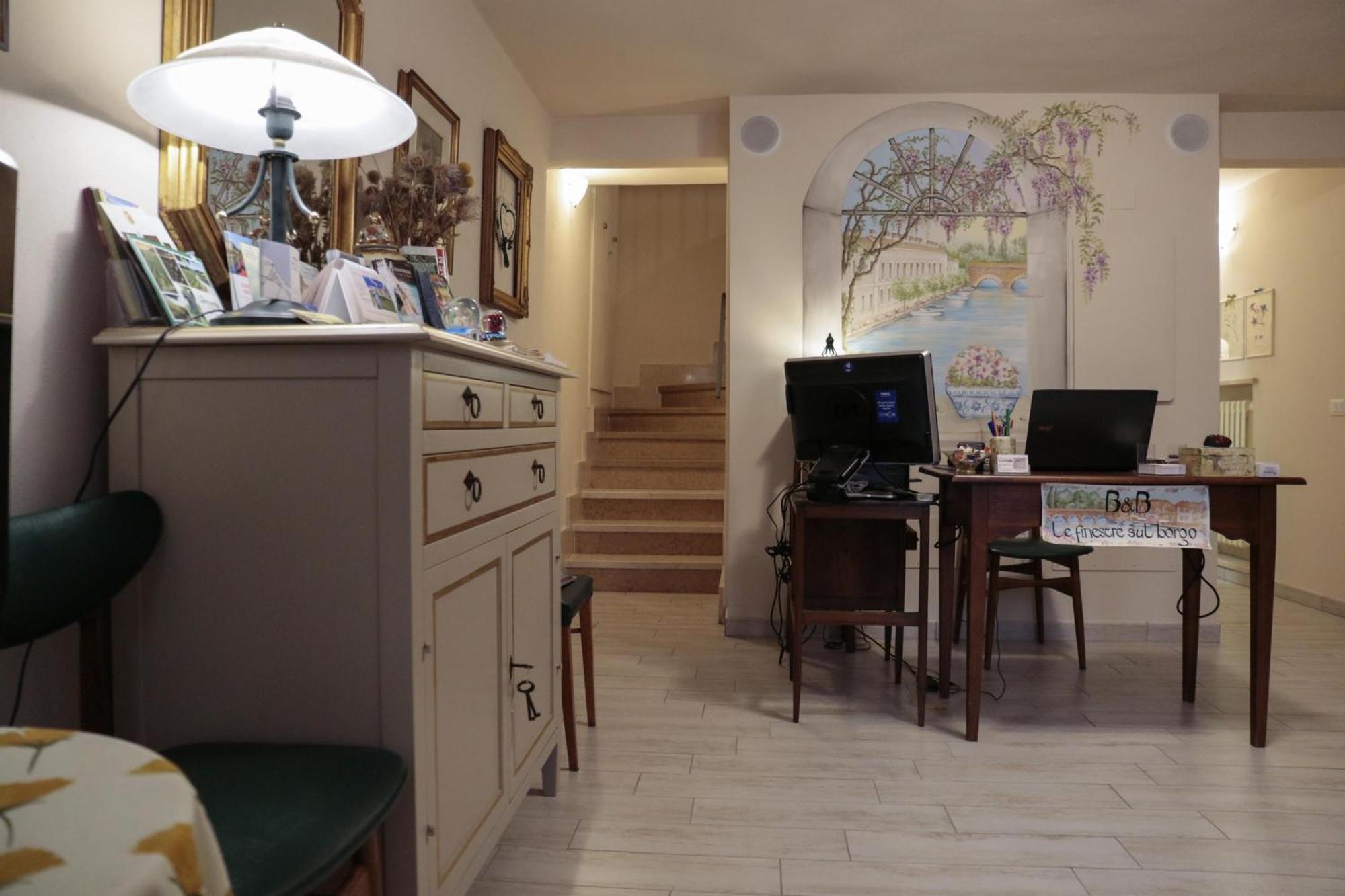 Le Finestre Sul Borgo Rooms Peschiera del Garda Exterior photo