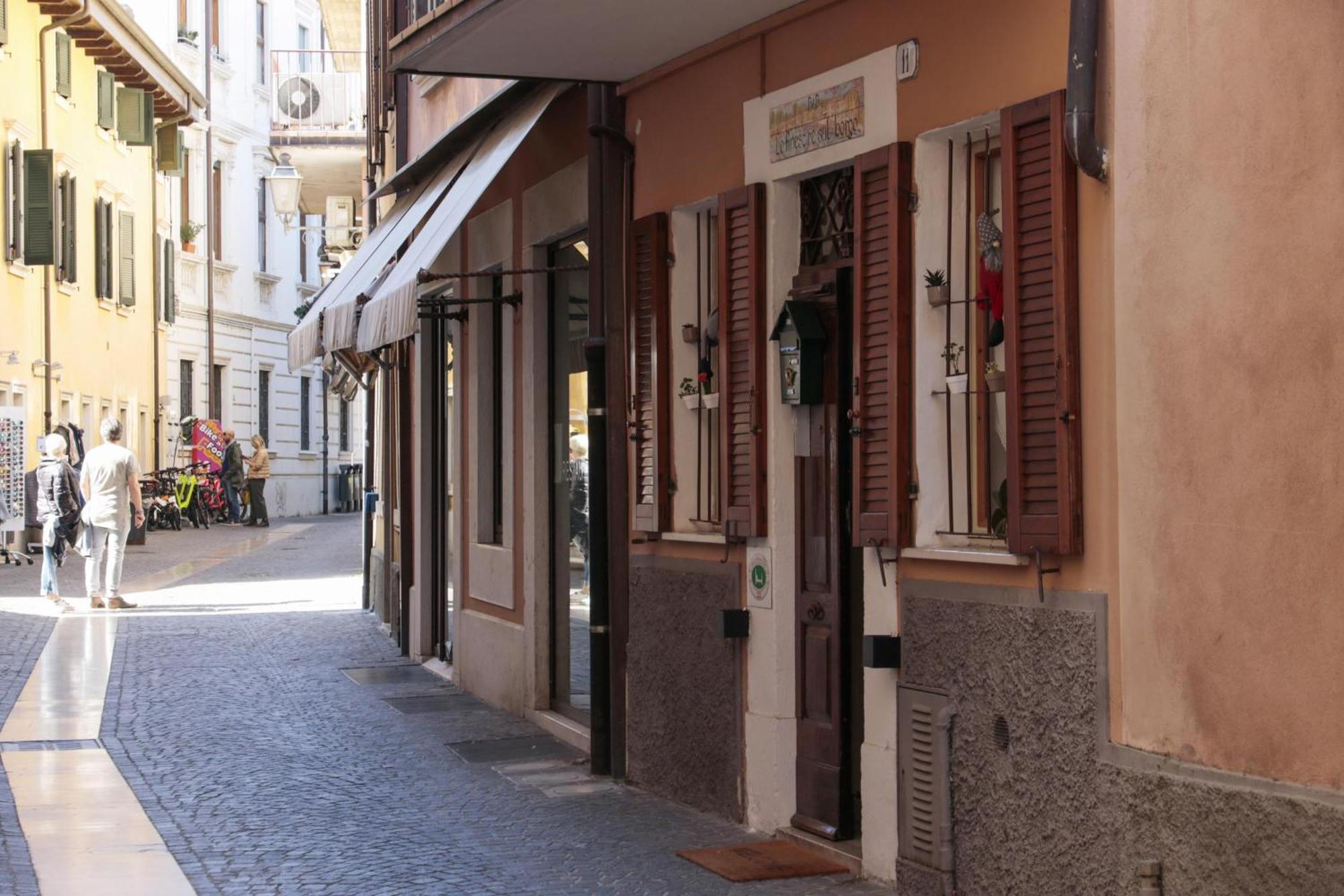 Le Finestre Sul Borgo Rooms Peschiera del Garda Exterior photo