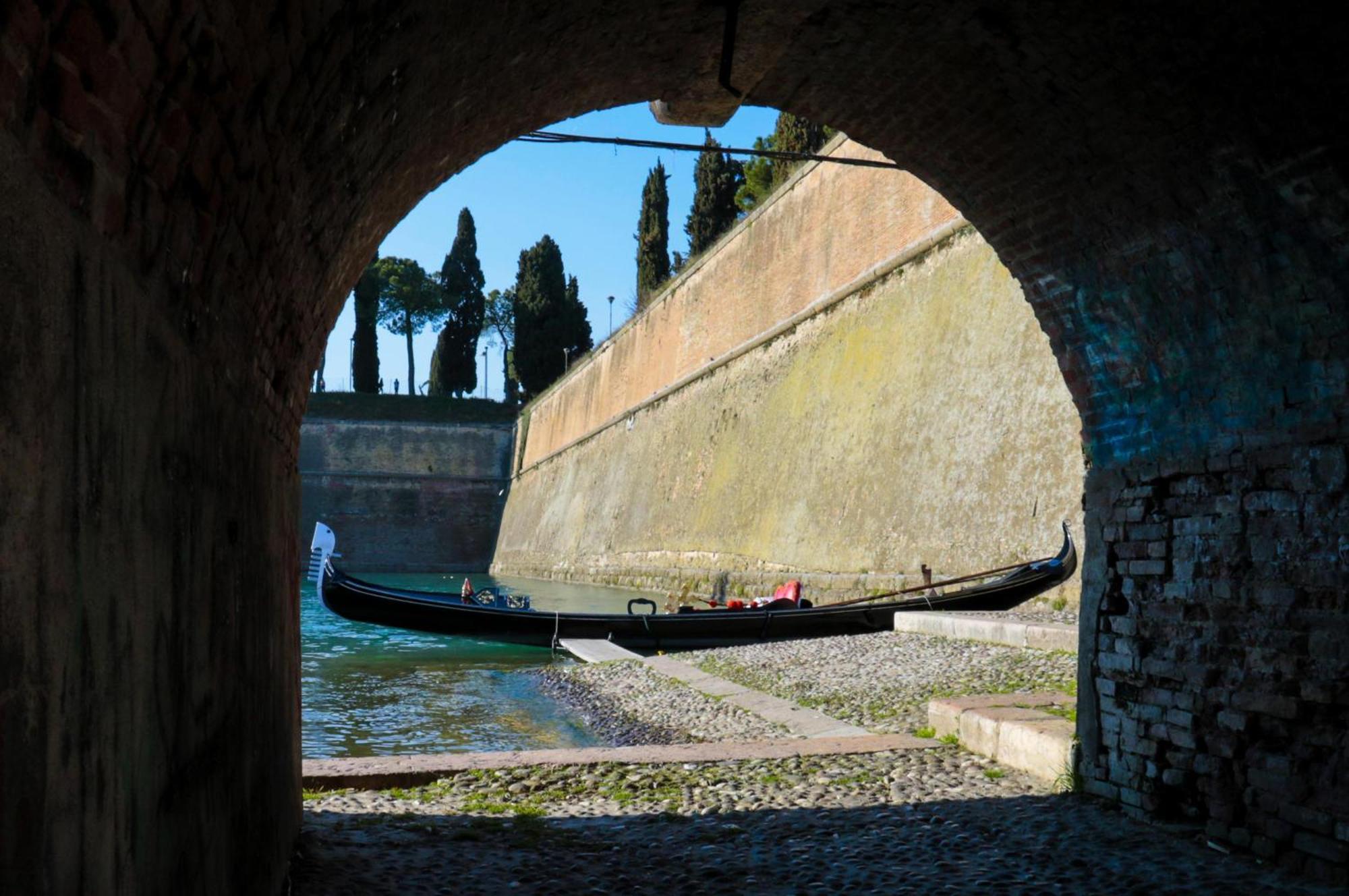 Le Finestre Sul Borgo Rooms Peschiera del Garda Exterior photo