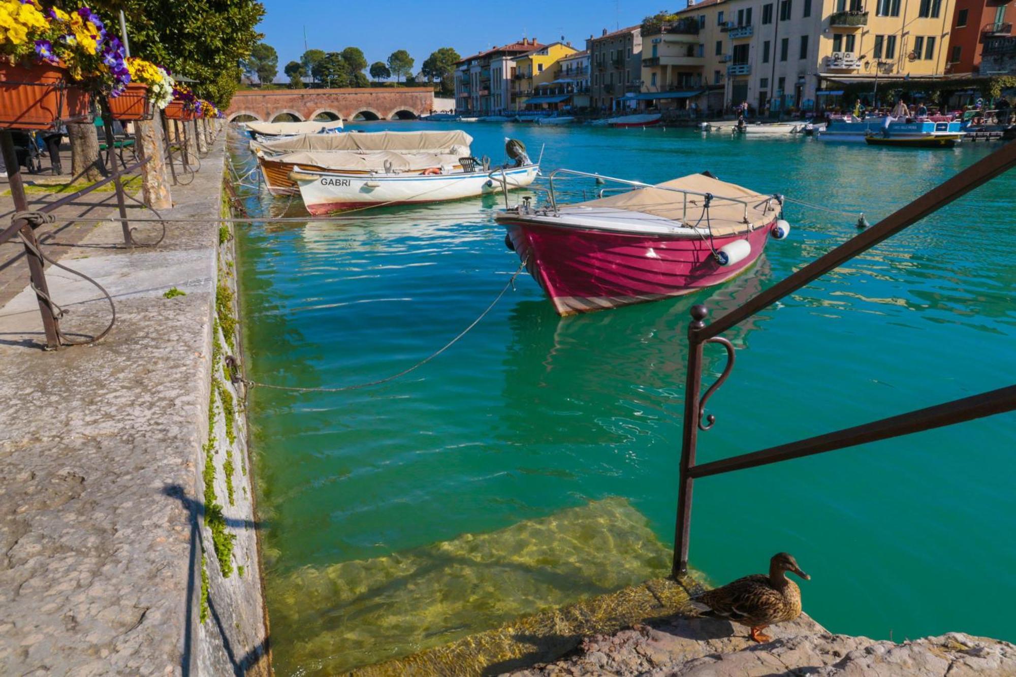 Le Finestre Sul Borgo Rooms Peschiera del Garda Exterior photo