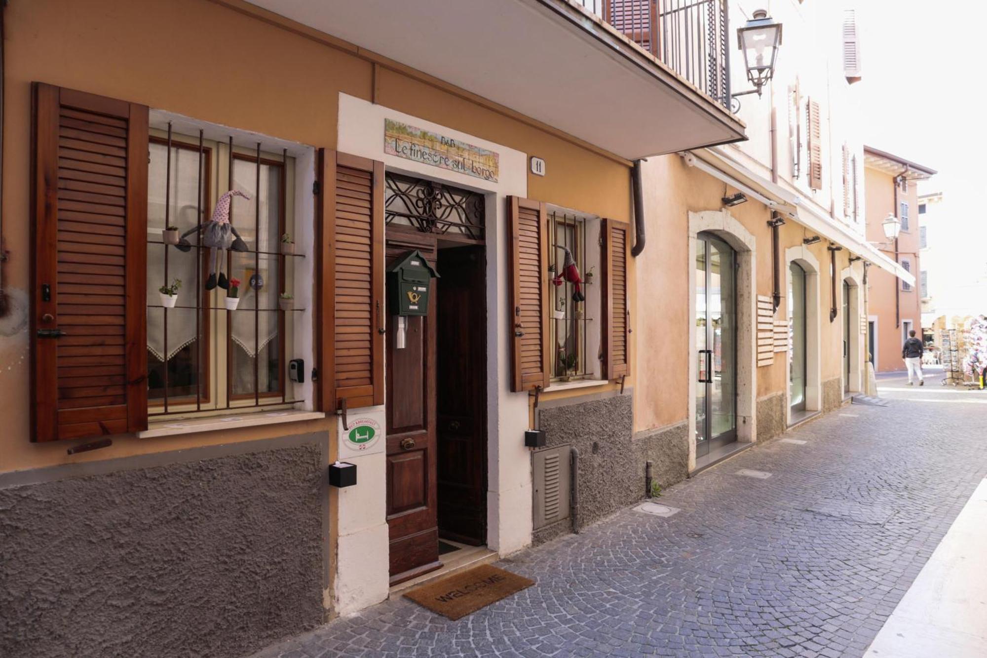 Le Finestre Sul Borgo Rooms Peschiera del Garda Exterior photo