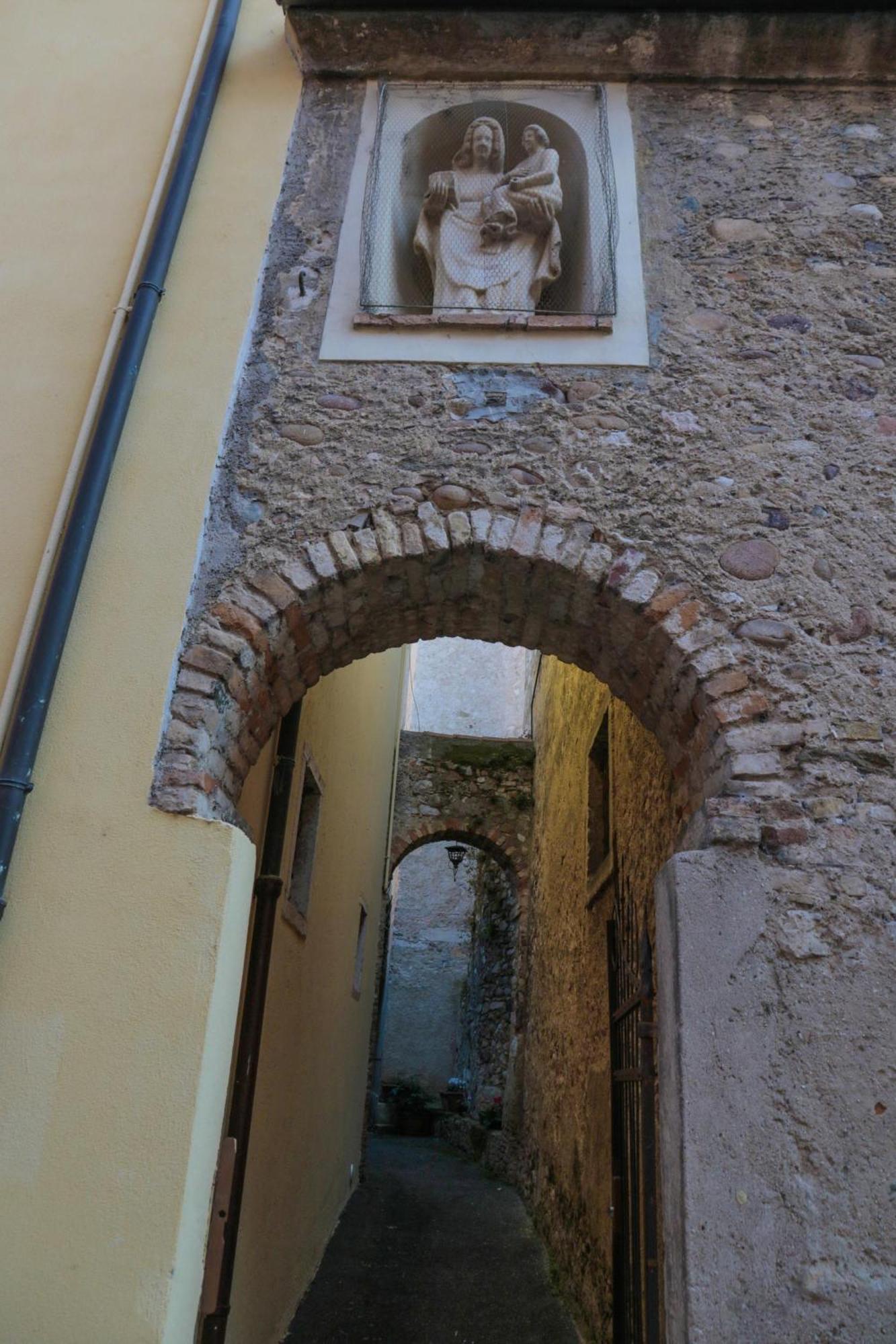 Le Finestre Sul Borgo Rooms Peschiera del Garda Exterior photo