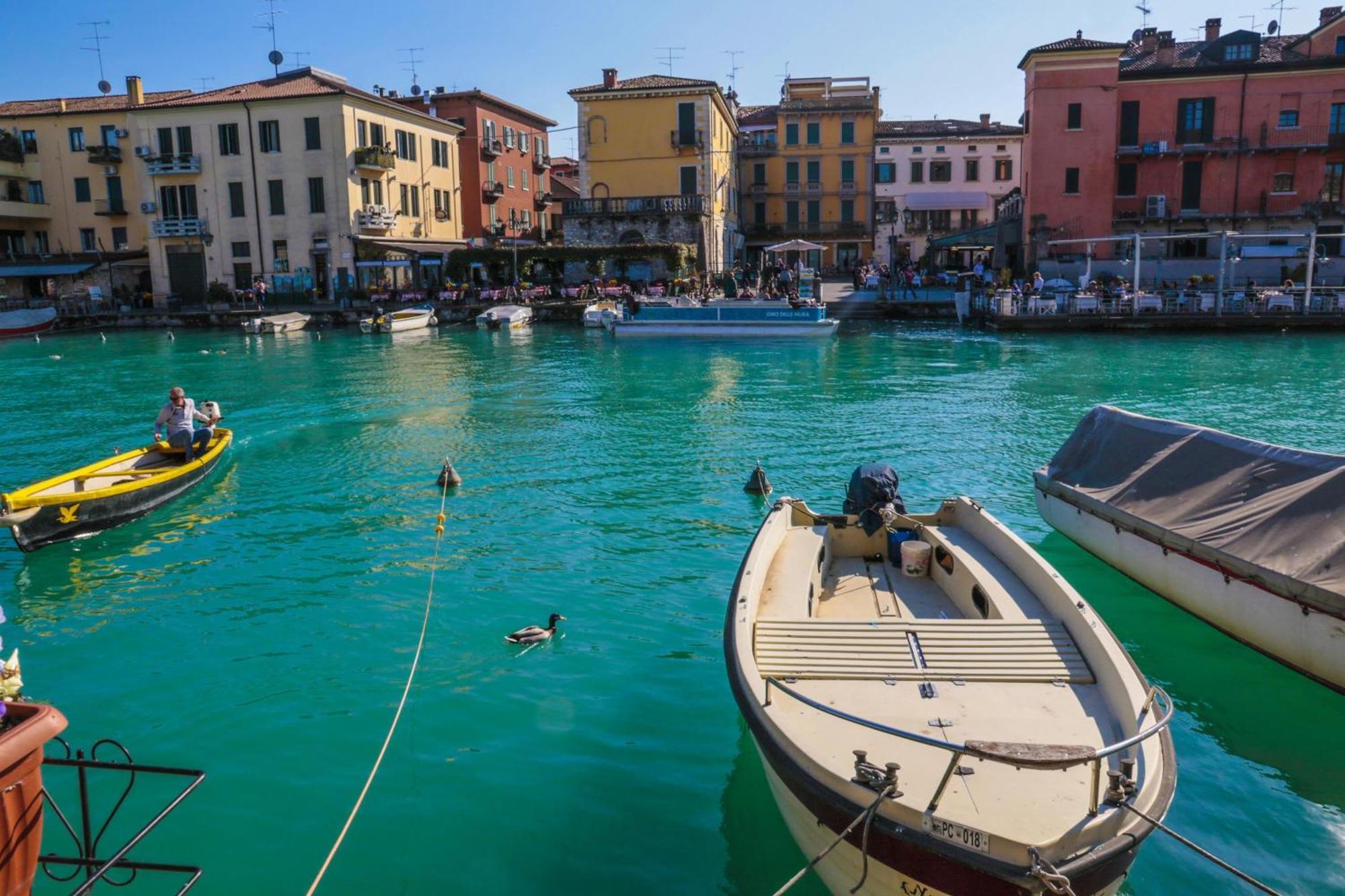 Le Finestre Sul Borgo Rooms Peschiera del Garda Exterior photo