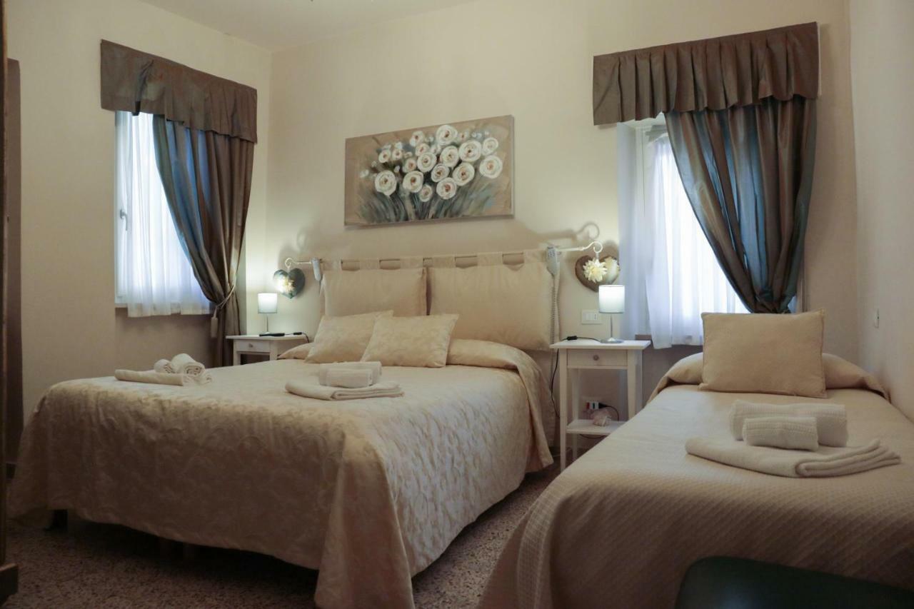 Le Finestre Sul Borgo Rooms Peschiera del Garda Exterior photo