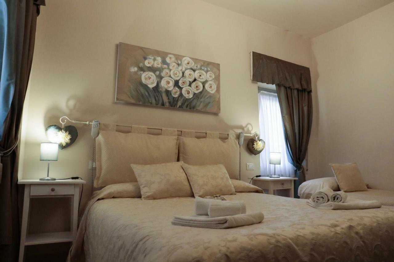 Le Finestre Sul Borgo Rooms Peschiera del Garda Exterior photo