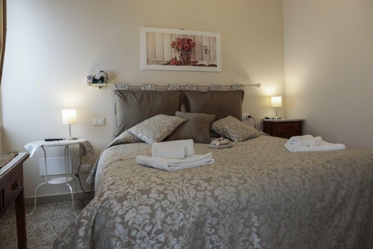 Le Finestre Sul Borgo Rooms Peschiera del Garda Exterior photo