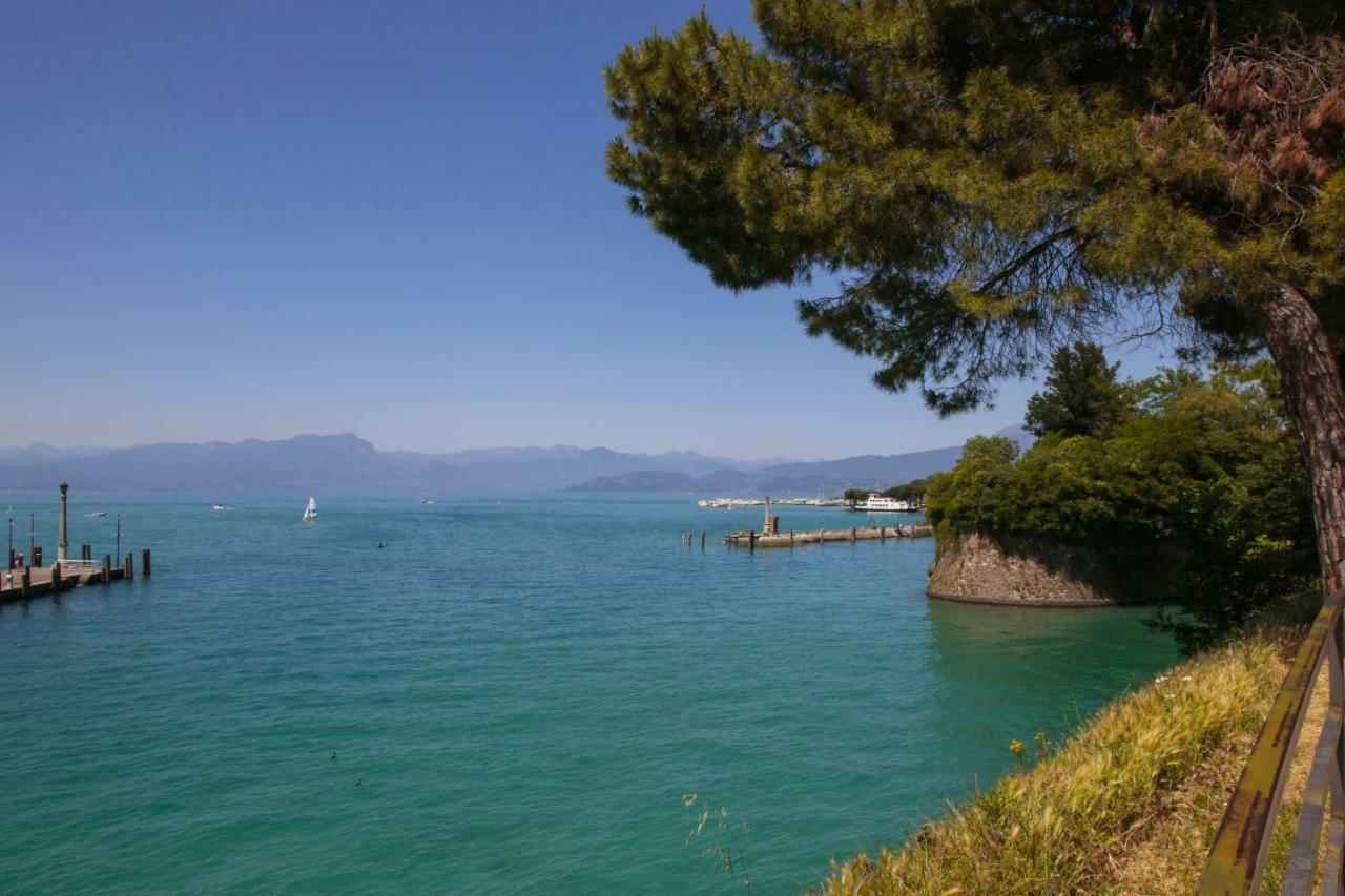 Le Finestre Sul Borgo Rooms Peschiera del Garda Exterior photo