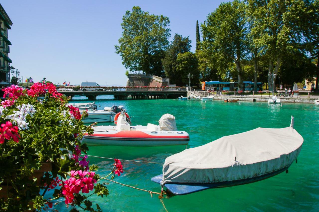 Le Finestre Sul Borgo Rooms Peschiera del Garda Exterior photo