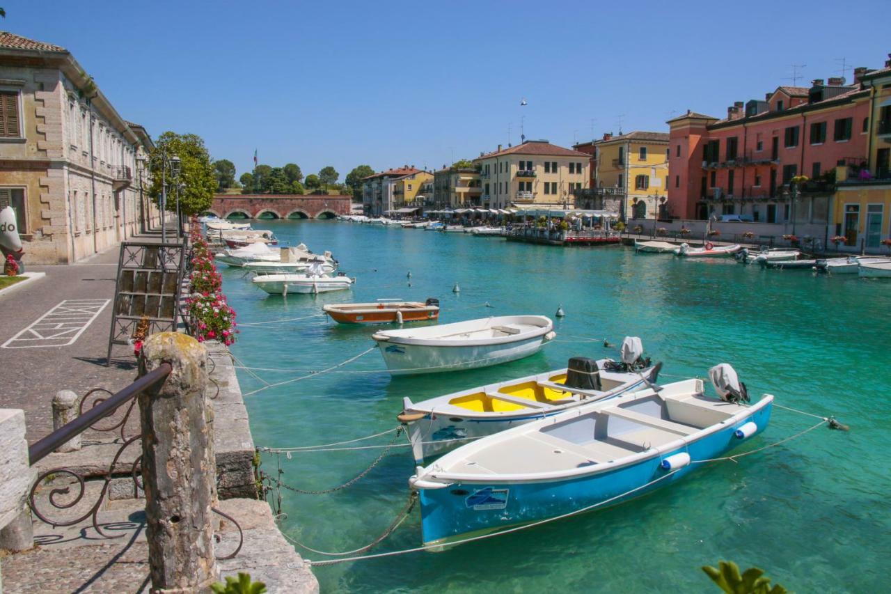 Le Finestre Sul Borgo Rooms Peschiera del Garda Exterior photo