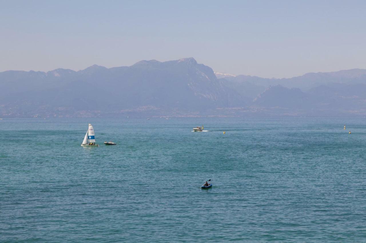 Le Finestre Sul Borgo Rooms Peschiera del Garda Exterior photo