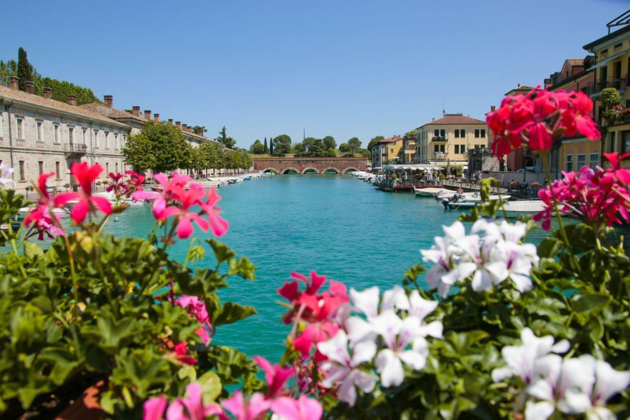 Le Finestre Sul Borgo Rooms Peschiera del Garda Exterior photo